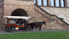 Kutsche vor der Kaiserpfalz